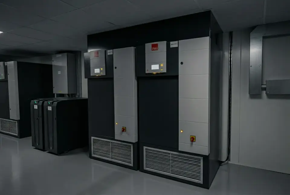 Stulz CRAC precision cooling unit in the Fast2Host Cambridge data centre