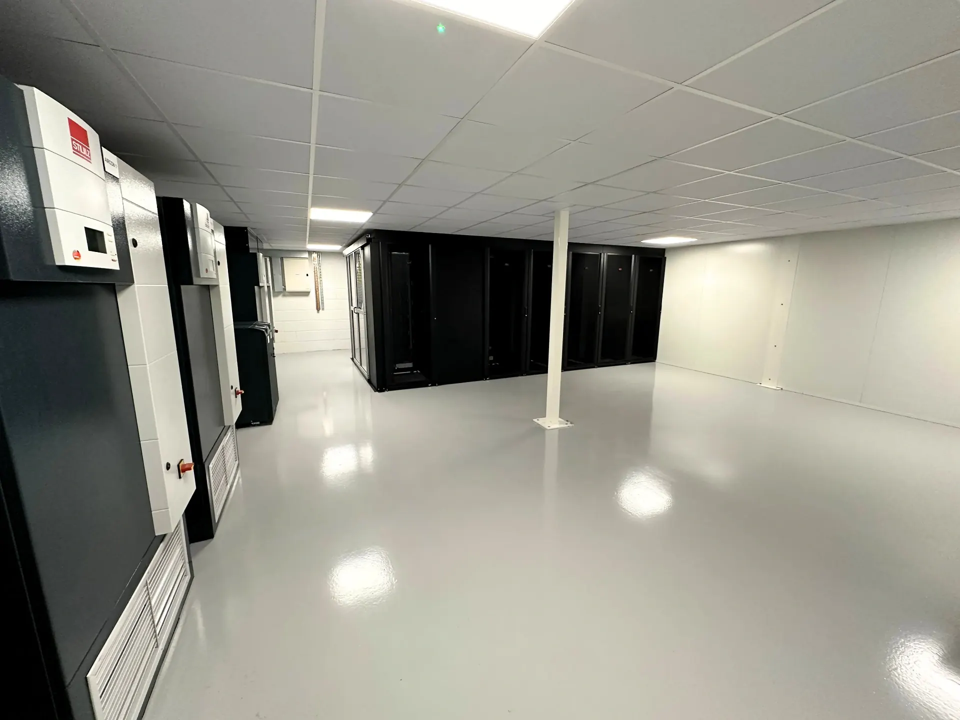Fast2Host Cambridge Tier III data centre server hall